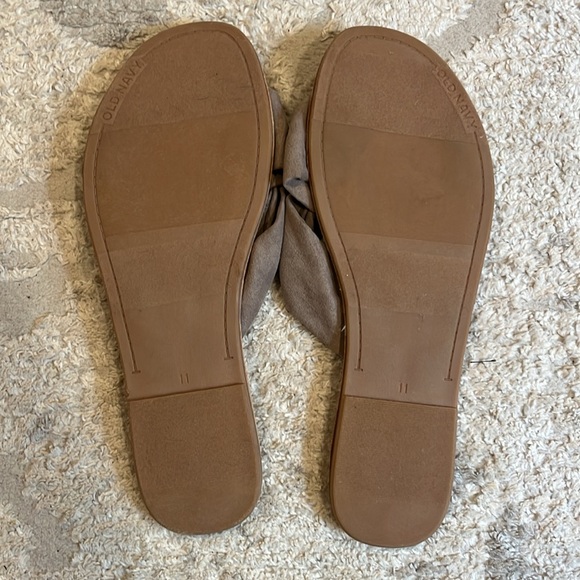 New Old Navy sandals with brown soft cloth knot - Picture 2 of 3